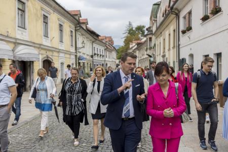 Kamniško mestno središče z novim utripom – sprehod z županom po pop-up izložbah in obisk novih podjetnikov  (8)